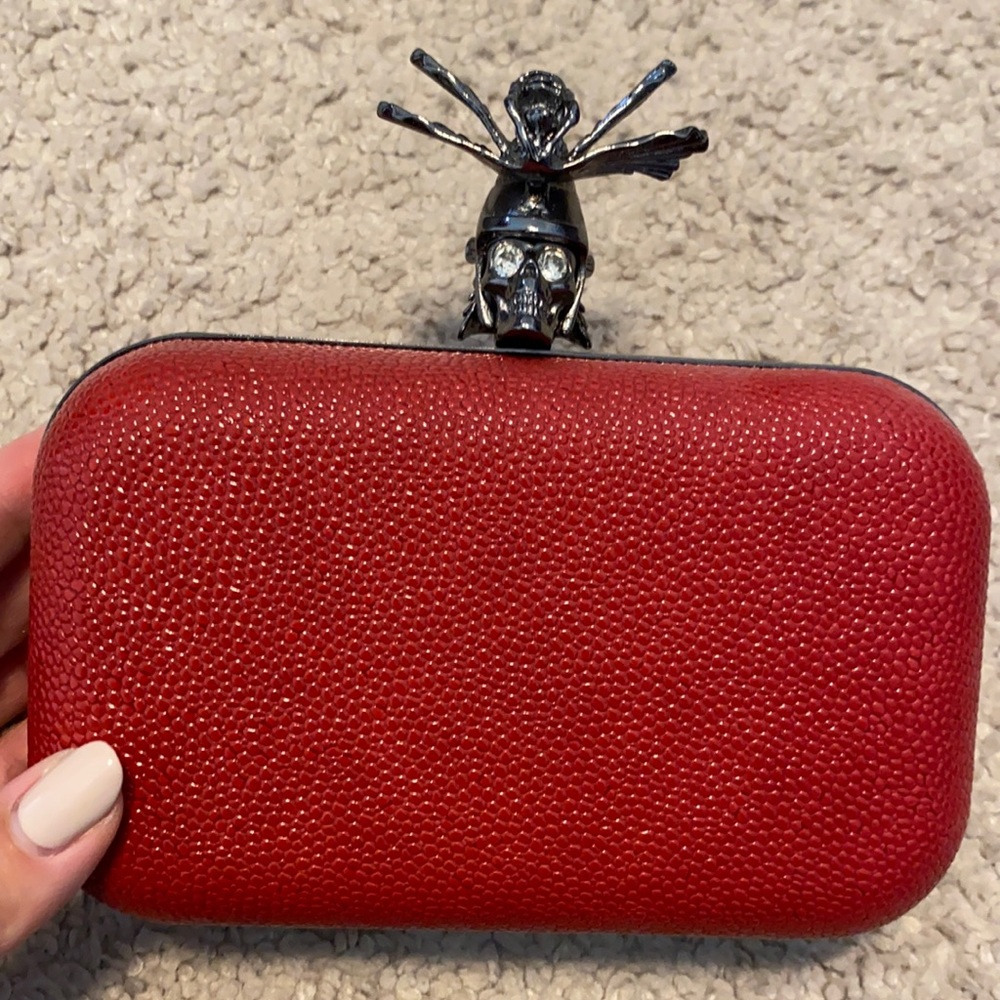 Texture faux leather skull clutch